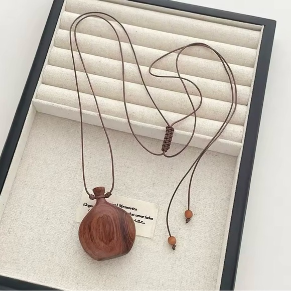 Light Brown Wooden Flask Pendant Necklace – Boho, Minimalist, Nature-Inspired - Picture 2 of 2